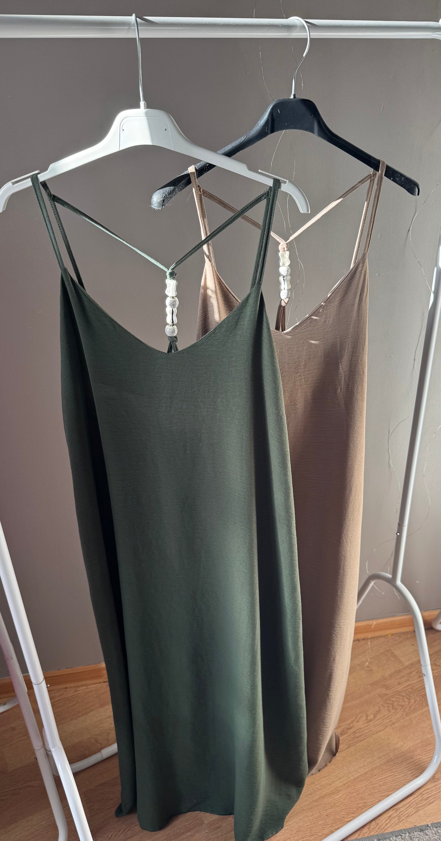 Robe longue avec perles dans le dos fanny Taupe/Kaki