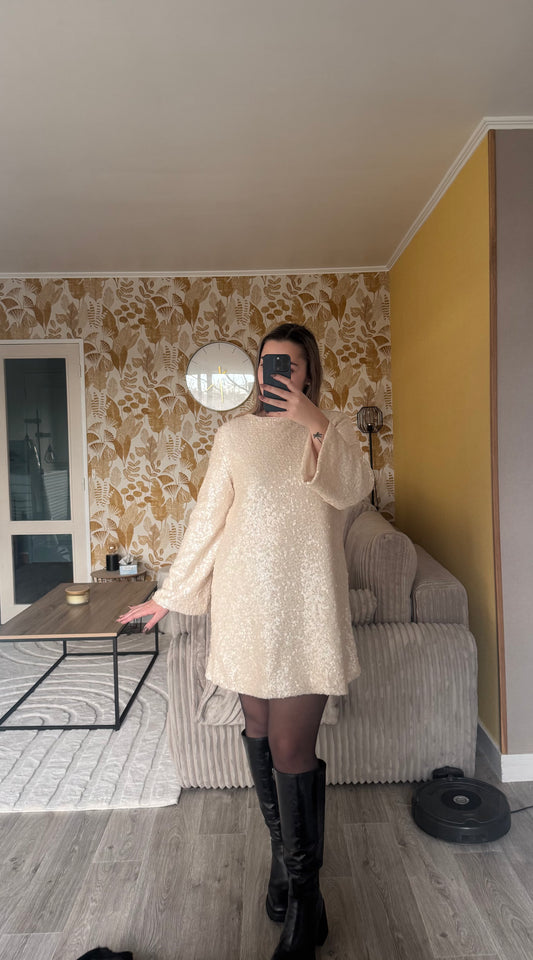 Robe à sequin et noeud dans le dos théa