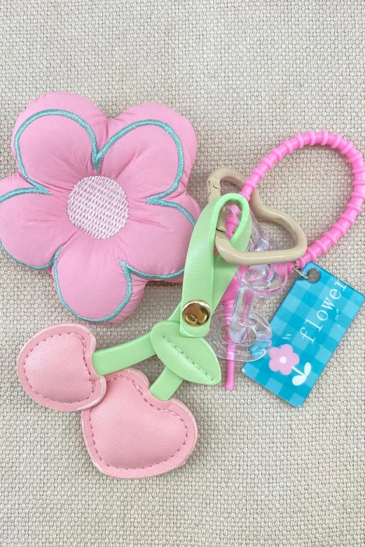 Accesoire de sac cerise et fleurs rose