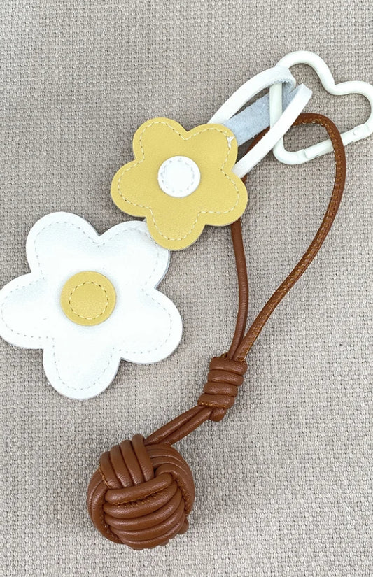 Accessoire de sac duo de fleurs et pomme de touline marron